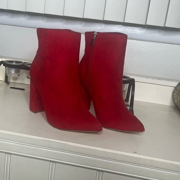 Red suede material Just Fab booties! NEW! NWOT! Size 7.5 women’s chunky heel. - Picture 3 of 8